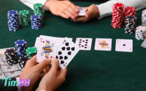 Hướng dẫn chơi Baccarat cho người mới tại TIM88